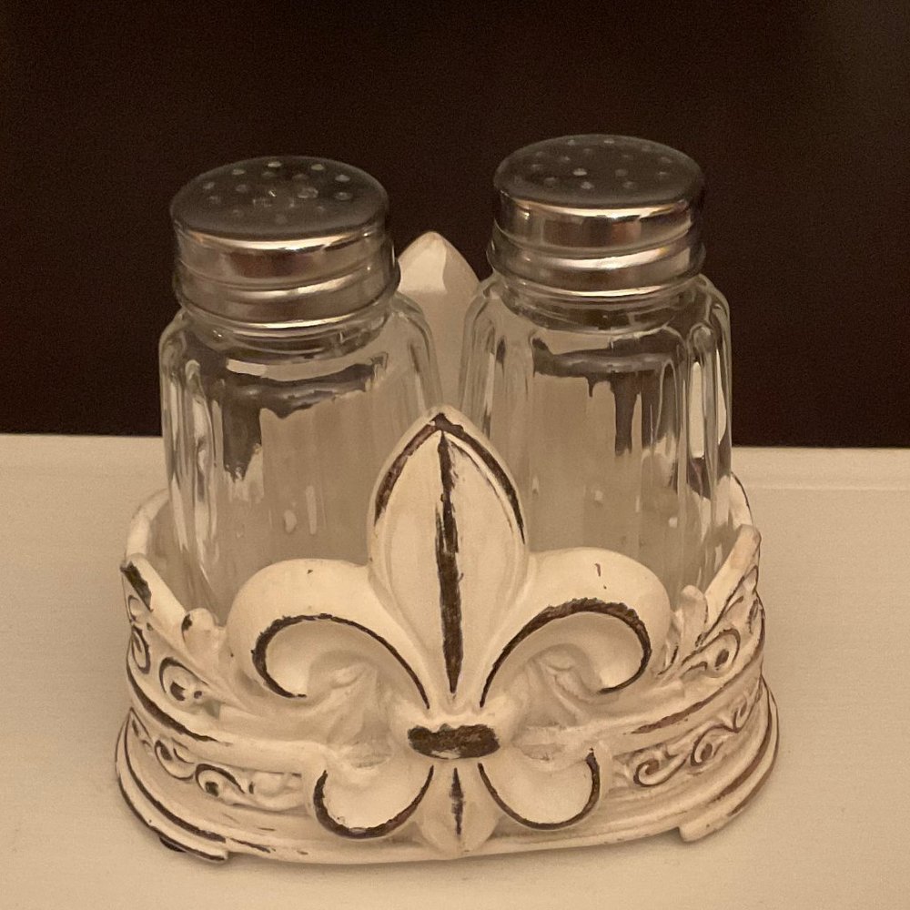 FLEUR-DE-LIS SHAKER SET